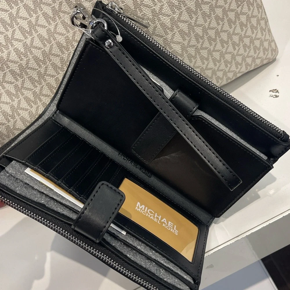MICHAEL KORS Jet Set Lg Ombré Signature Logo Double Zip Wristlet Wallet 
Black - Picture 14 of 16